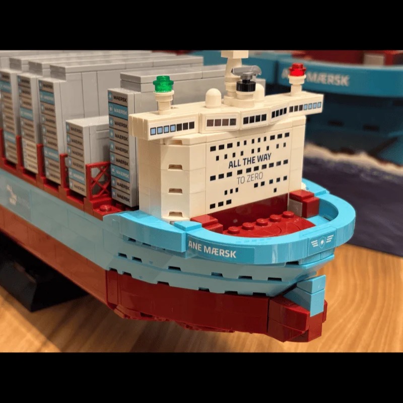 New 2026 Dual-Fuel Container V - Model Kit Companies recension och pris